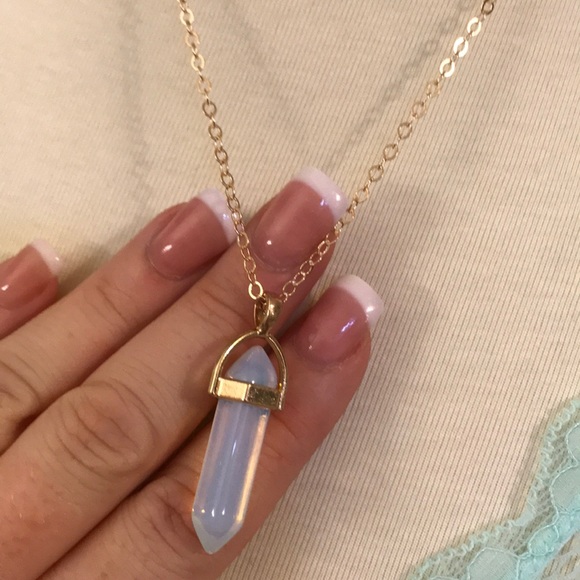🔴 5/$20 Iridescent quartz stone necklace crystal - Picture 2 of 3